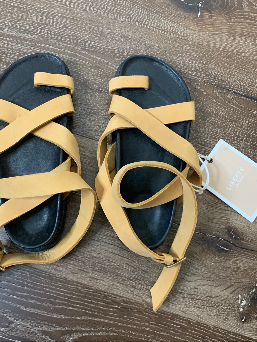 Liberte Womens tan Bronte leather sandals 39/US8 NWT